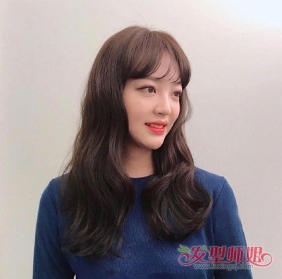 韩系女生温柔感大卷烫发设计 做名媛淑女少不了蓬松灵动中长卷发
