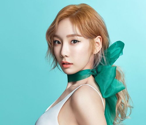 闪金亚麻色染发或比金秋菊展更出色 女孩子长发做金沙效果一点也不难