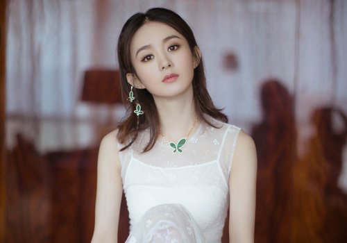新款女生锁骨发发尾外翘超有线条感 凸出迷人锁骨尽展女人味儿