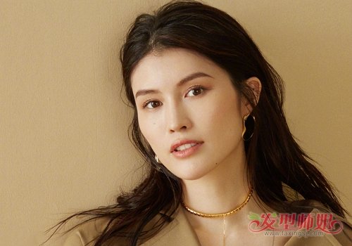 时髦零门槛 飘逸直发才是真正解救“赖床星人”的秋冬No.1发型