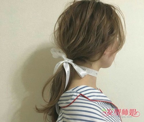 头发太少发型太尴尬？那就蓬松打理 冬季头发少女生6款蓬乱美发型范本