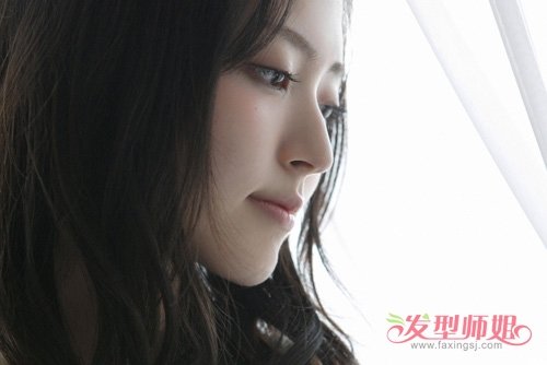 卷发超适合于额头窄颧骨宽女生 低颜值也能瞬间升华的长头发