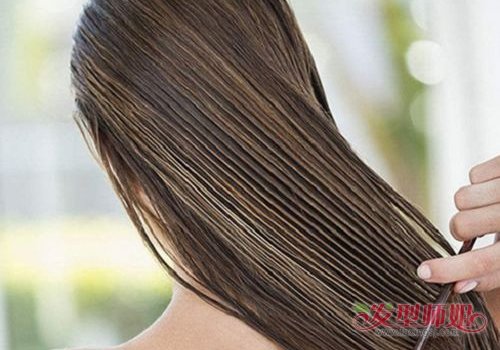 护不住了！头发少又掉怎么办？ 日常梳发注意这几点减少脱发显发量