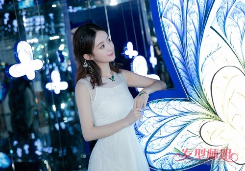 婚后赵丽颖热搜一波接着一波 准辣妈赵丽颖短发变长发多了份优雅气质