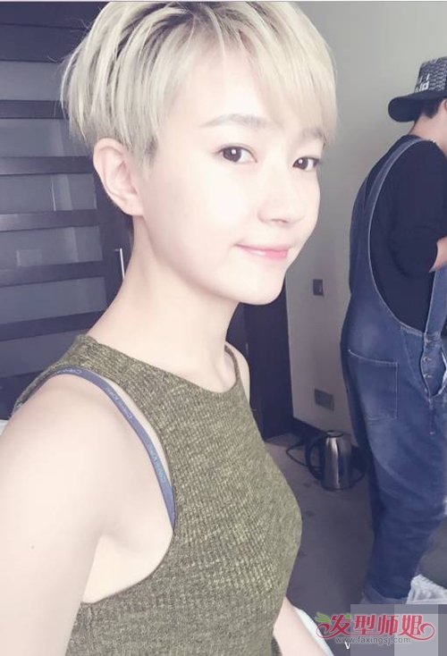 瓜子脸女生最为适合的短头发系列 亚麻白金短发诠释何为洋气