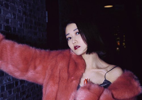 方脸女生齐刘海短发不是不唯一选择 方脸女生修颜刘海短发清新又减龄