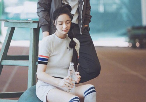 女生高马尾辫这样扎个性又创意 全新设计的女生高马尾辫打破平凡
