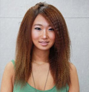 女生直发变卷发自己就能搞定 实用简单的烫发程序教程DIY好学