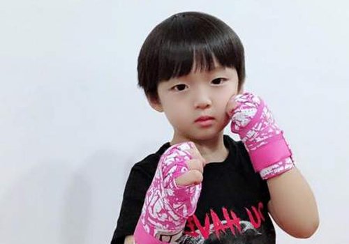 六岁小男孩理什么发型好看 男童理发别瞎搞造型师都被惊呆了