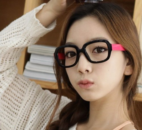 戴眼镜的女生什么发型更有女人味儿 适合什么发型以实际颜值为准