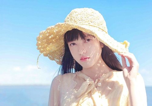2020年方脸女生hold住露额发型 方脸女生适合的百变长发发型