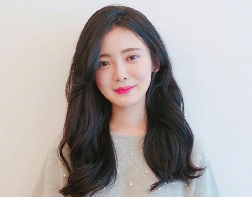今秋适合圆脸女生梳的长卷发推荐 有喜欢的就拿给你的发型老师看