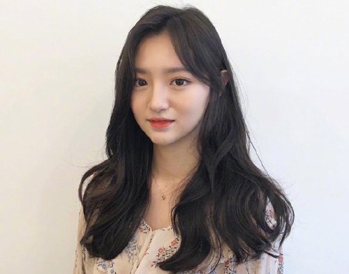 今秋适合圆脸女生梳的长卷发推荐 有喜欢的就拿给你的发型老师看