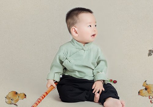 一岁男宝宝可爱时尚寸头几种剪法 今年最潮发型拯救你儿子的光头
