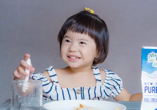 小女孩梳学生头可爱阳光 2020女童学生头短发这样梳最可爱时尚