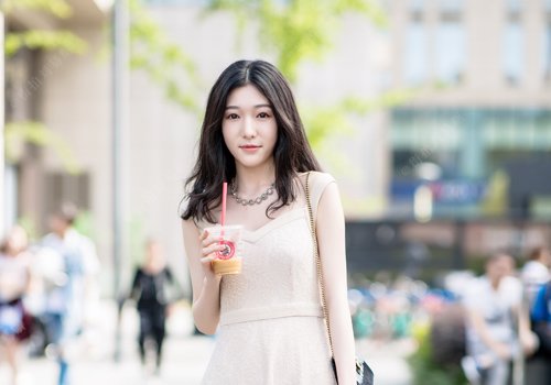 脸长女生不能梳露额发型？谁规定了！长脸潮女亲身示范无刘海卷发