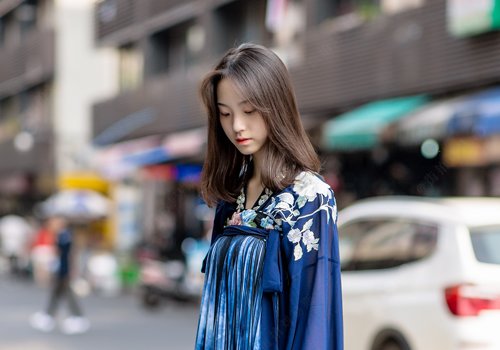 脸长女生不能梳露额发型？谁规定了！长脸潮女亲身示范无刘海卷发