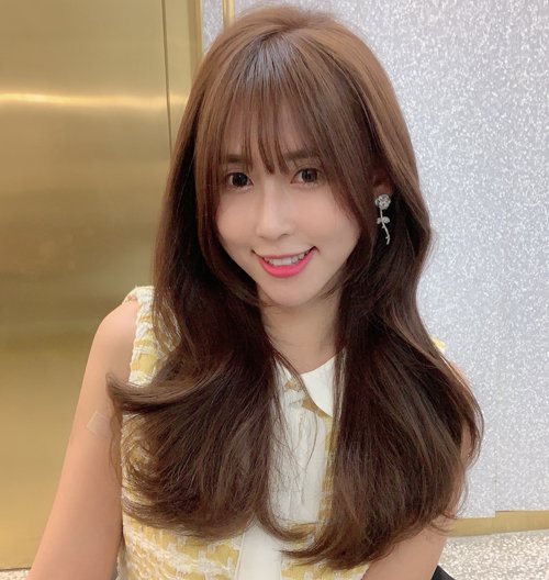 20年女生简约浪漫鱼尾烫发型上线 圆脸鹅蛋脸女生适合的长卷发
