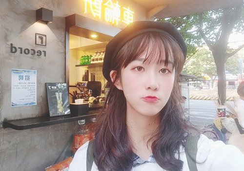 日系贝雷帽发型与韩式贝雷帽发型的区别 戴帽子的季节别因为发型坏了样