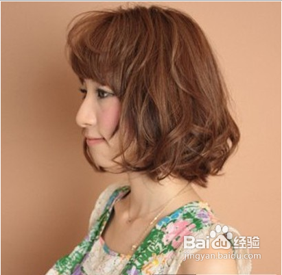 波波头烫发时尚,诠释青春发型美感
