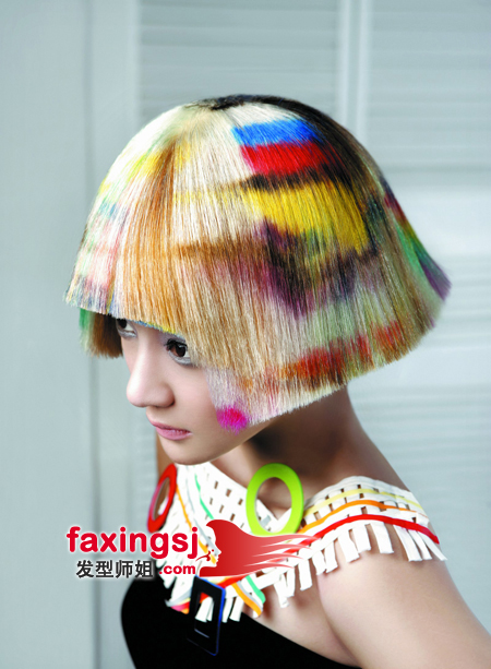 ���Է�����ɳ���̷����� ����ɫ���ϵ�Ѥ����