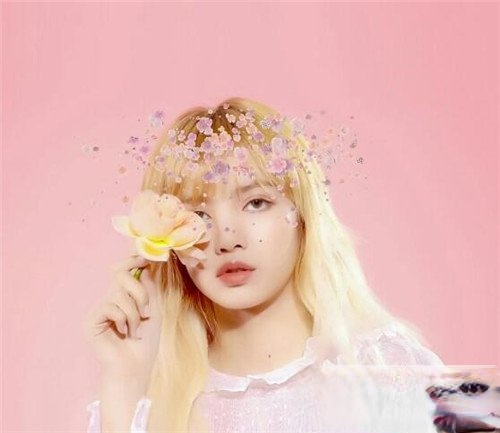 人间芭比Lisa太可爱了 行走的时尚教科书_最新流行发型设计发型图片与美发造型门户网