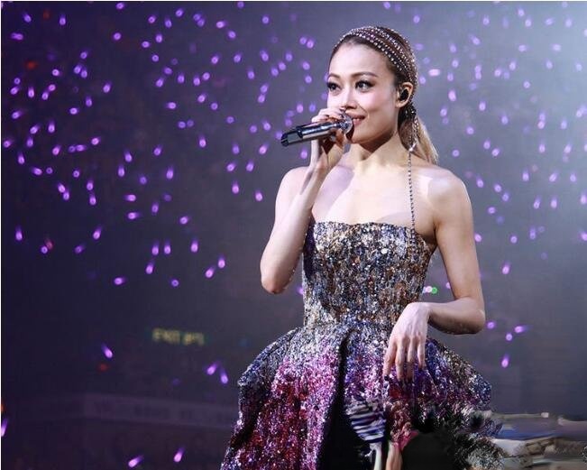 容祖儿演唱会化妆发型点评 化妆和发型没有哗众取宠已叫人眼前一亮