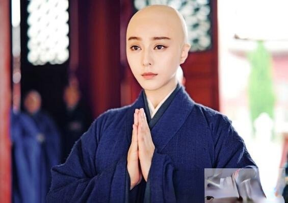女星光头平头装造型勇气可嘉 女生光头平头才是验证颜值利器