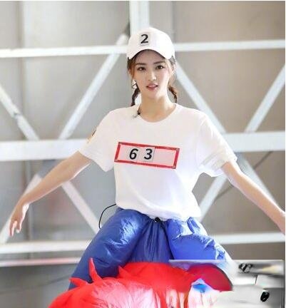 徐璐中长发扎发发型 打造青春元气少女