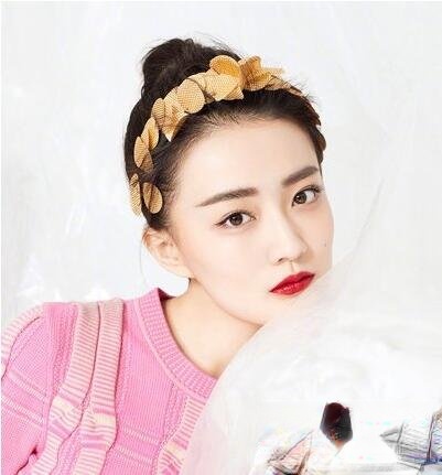 徐璐中长发扎发发型 打造青春元气少女