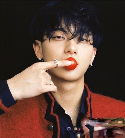 黄子韬发型叫什么 历年帅气发型大盘点