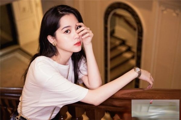 娱乐圈女明星都爱的卷发 选对发型路人也能变女神