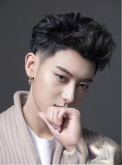 黄子韬发型叫什么 历年帅气发型大盘点