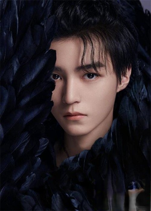 TFBOYSɫë Сֻд_зƷͼƬŻ