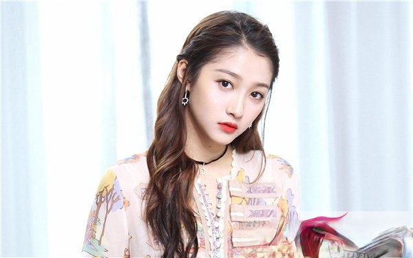 娱乐圈女明星都爱的卷发 选对发型路人也能变女神