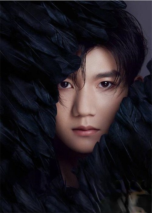 TFBOYSɫë Сֻд_зƷͼƬŻ