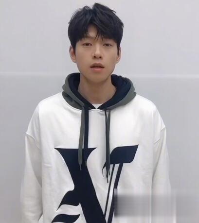 魏大勋发型叫什么 时尚短发简约显男人味