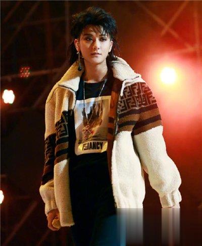 黄子韬发型叫什么 历年帅气发型大盘点