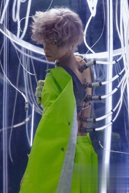 罗云熙未来感电竞大片 朋克风科幻造型太酷炫_最新流行发型设计发型图片与美发造型门户网